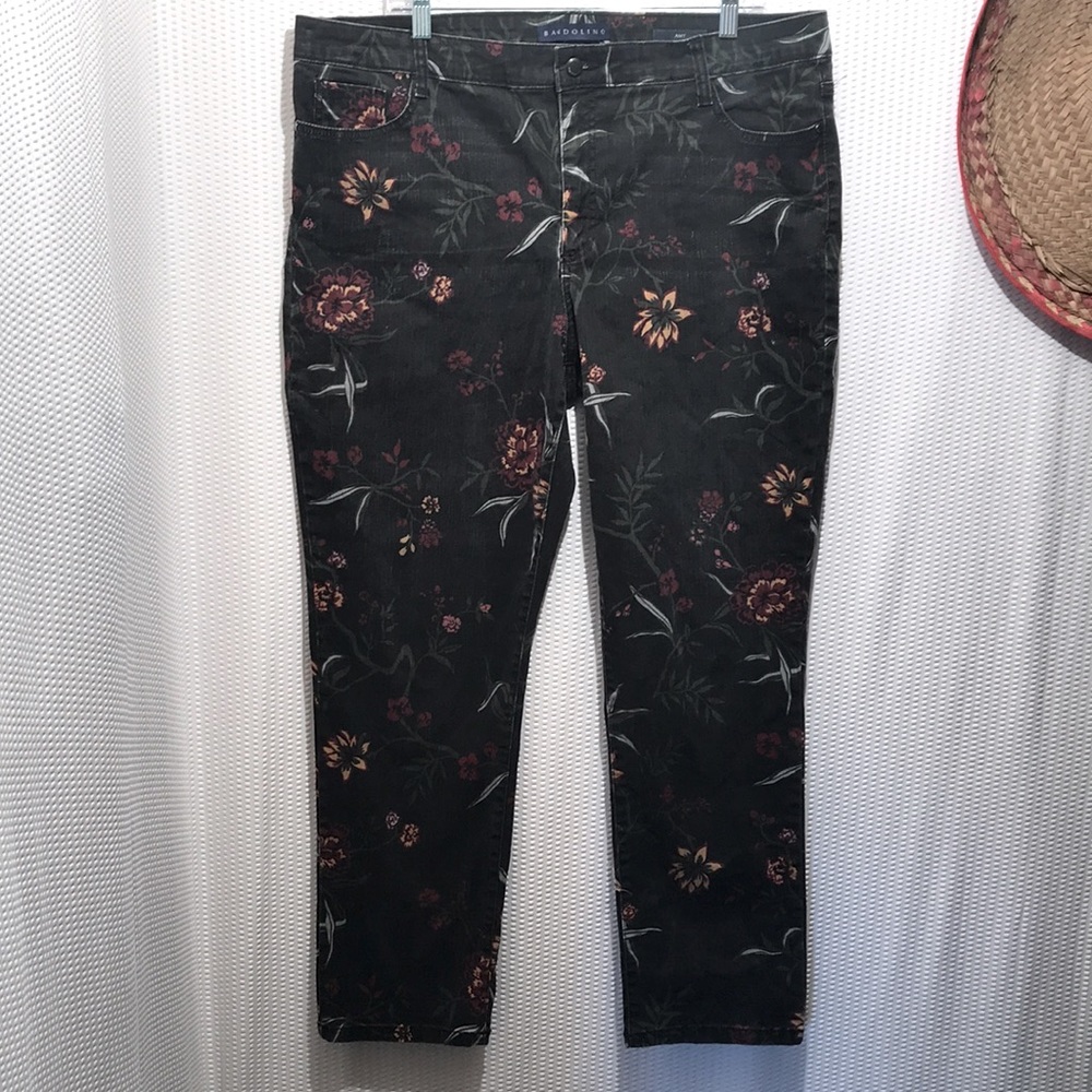 BANDOLINO Women's Amy Modern Straight Leg Jean In Black Floral Size 18